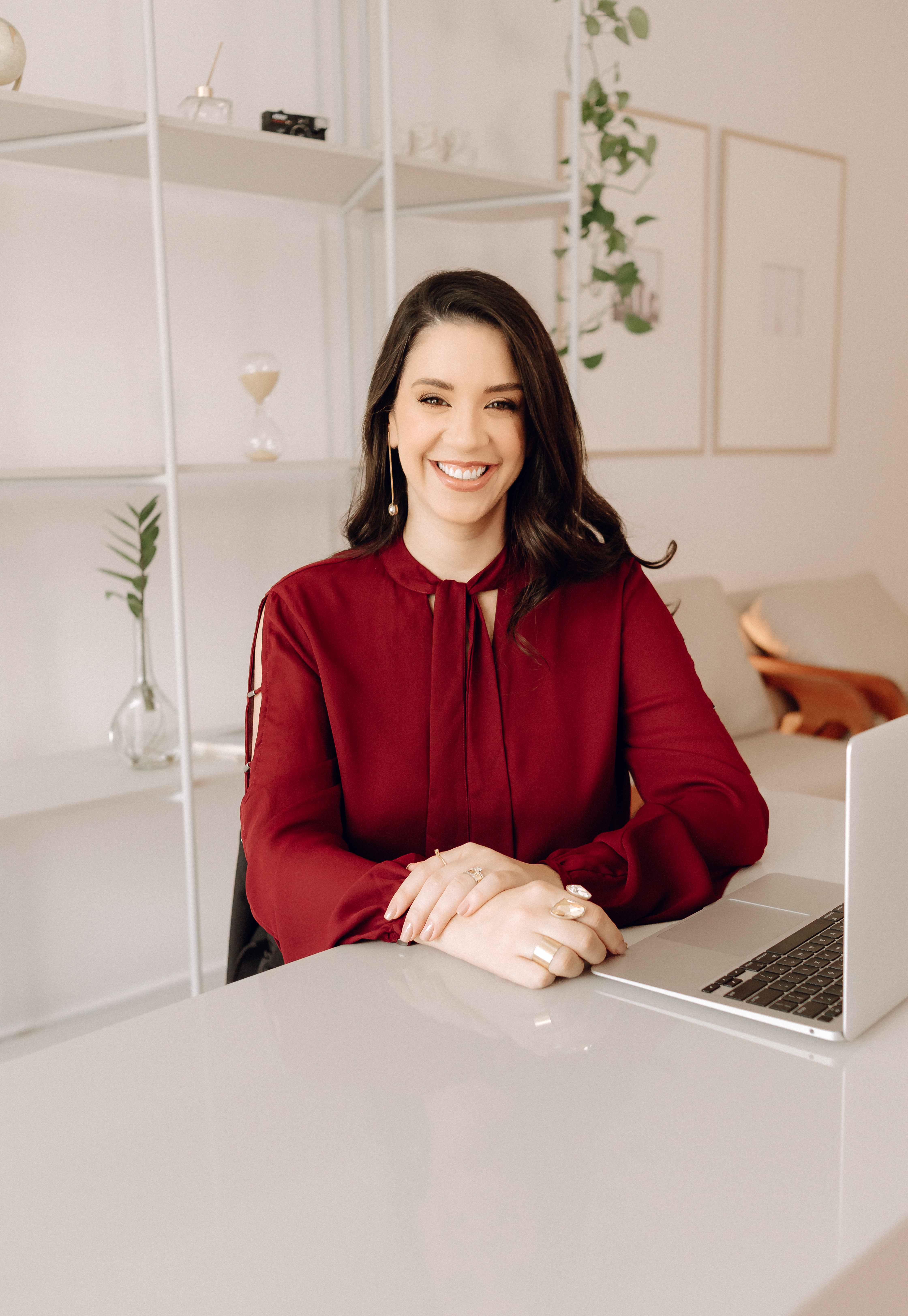 Dra. Simone Floresta - Ginecologista e Obstetra